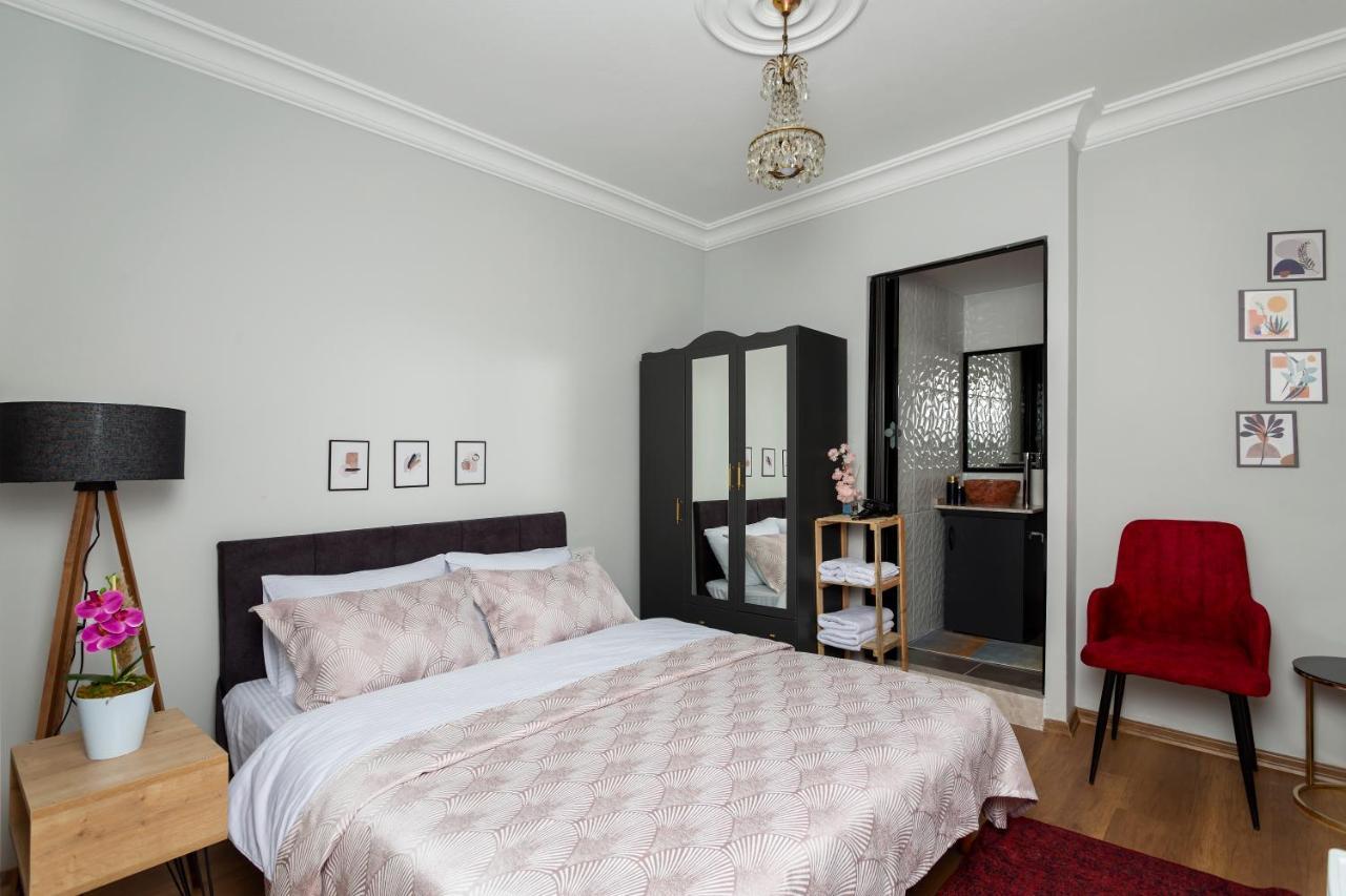 8 House Hotel