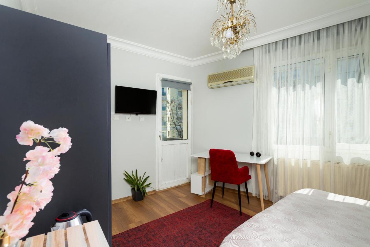 Hotel 8 House